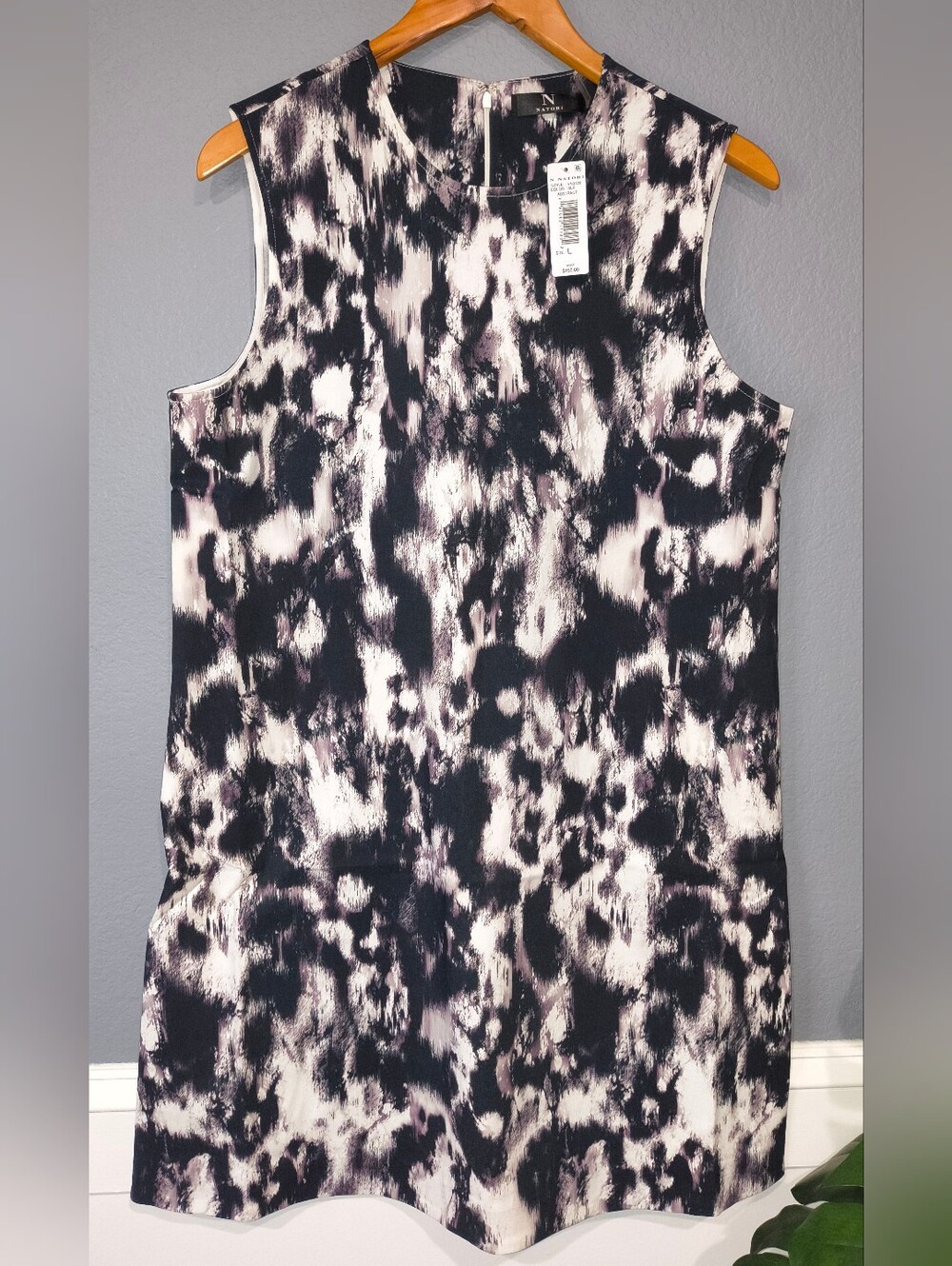 Natori Black and White Abstract Dress
